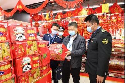 湛江市“雙打”辦開展酒類專項(xiàng)執(zhí)法檢查 護(hù)航春節(jié)市場安全與秩序